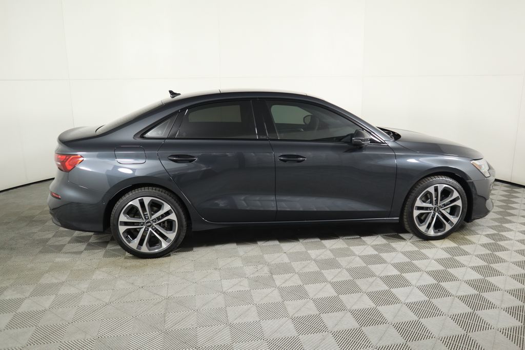 Vehicle image 4 of 34