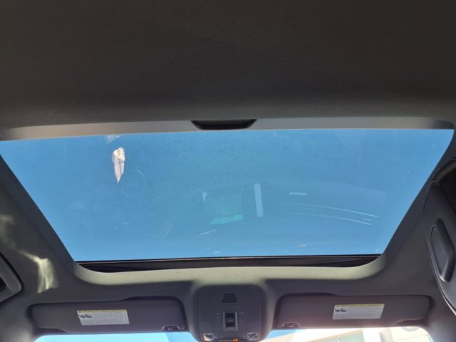 Vehicle image 7 of 21