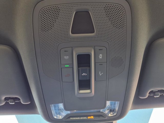 Vehicle image 19 of 21