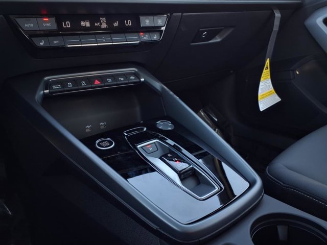 Vehicle image 18 of 21
