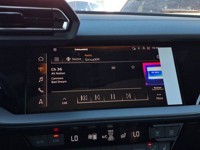 Vehicle image 15 of 21