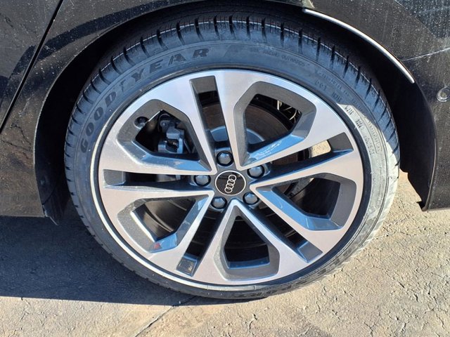 Vehicle image 11 of 21