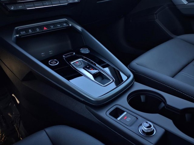 Vehicle image 18 of 20