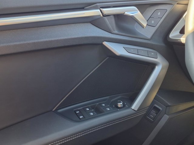 Vehicle image 12 of 20