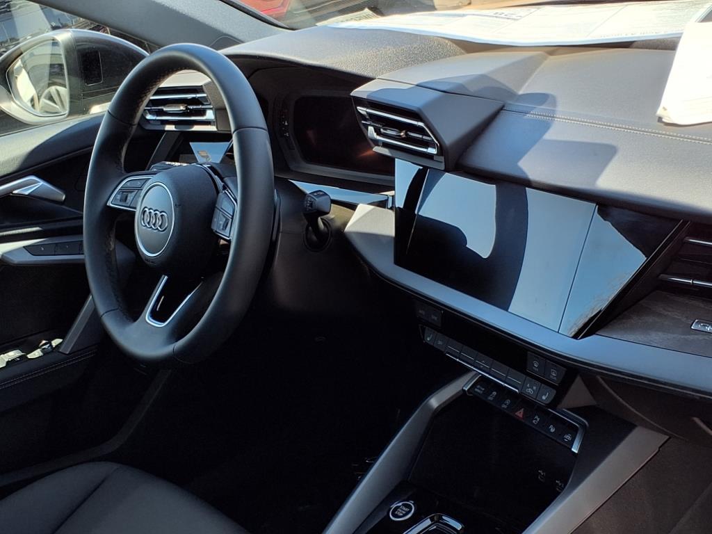 Vehicle image 13 of 34