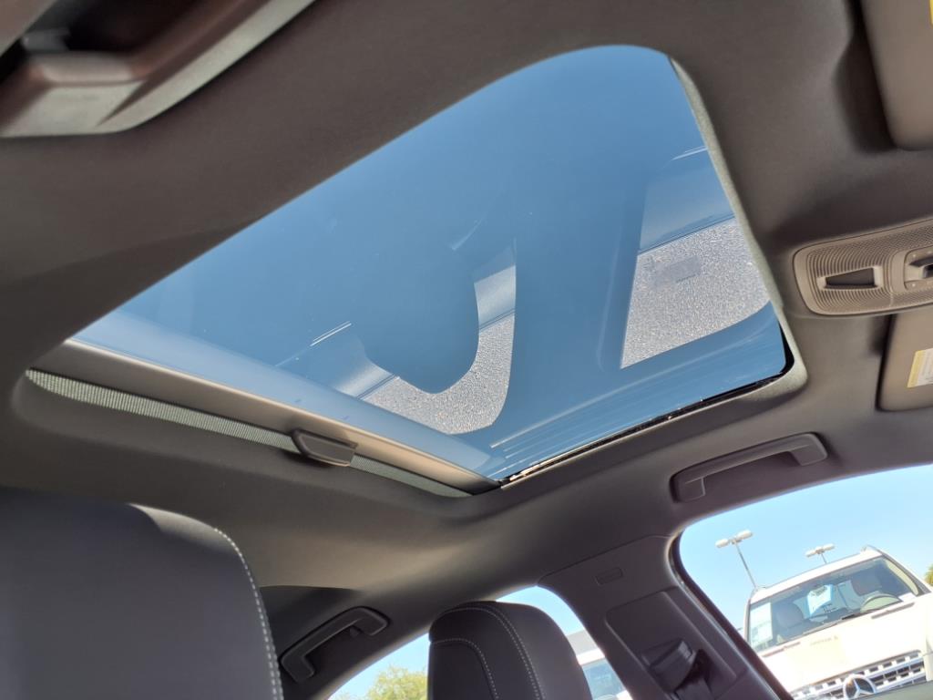 Vehicle image 10 of 34