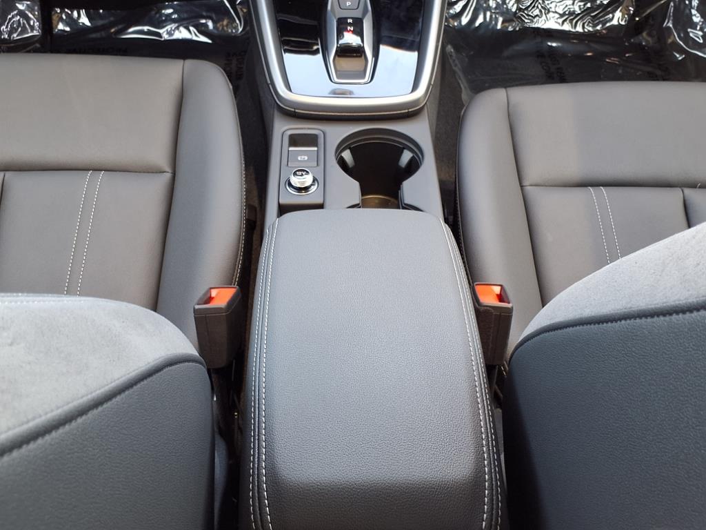 Vehicle image 26 of 34