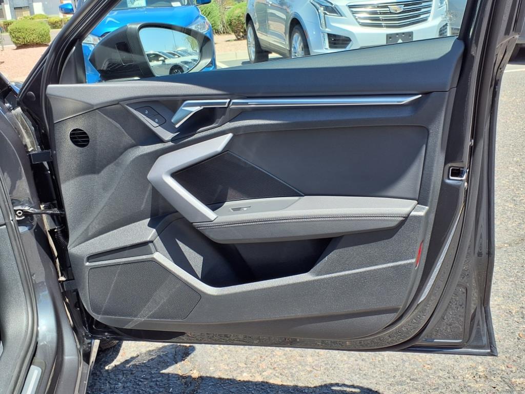 Vehicle image 15 of 34