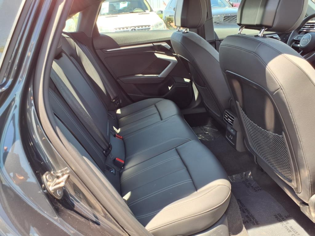 Vehicle image 14 of 34