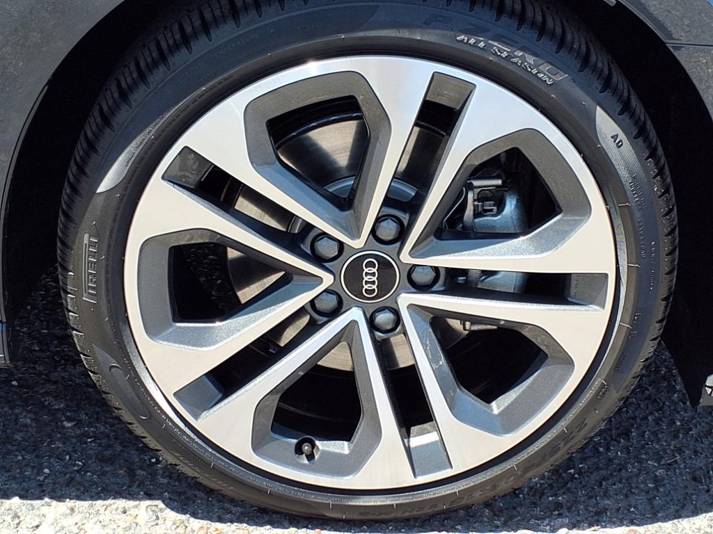 Vehicle image 9 of 34