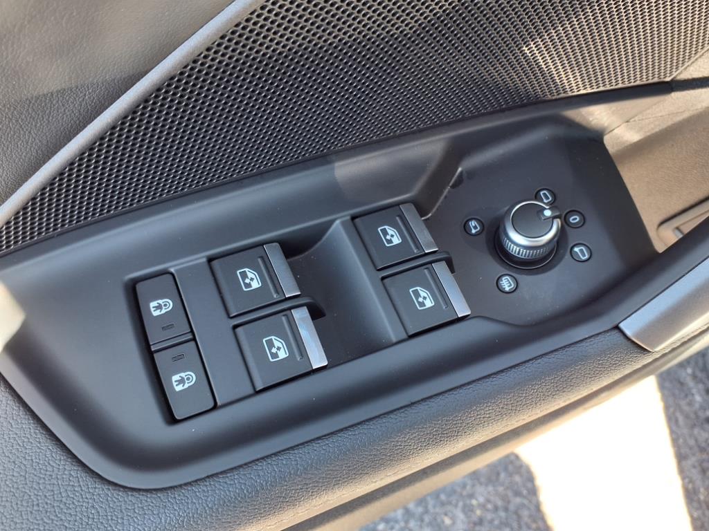 Vehicle image 19 of 34