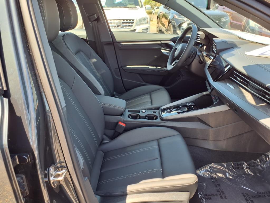 Vehicle image 11 of 34