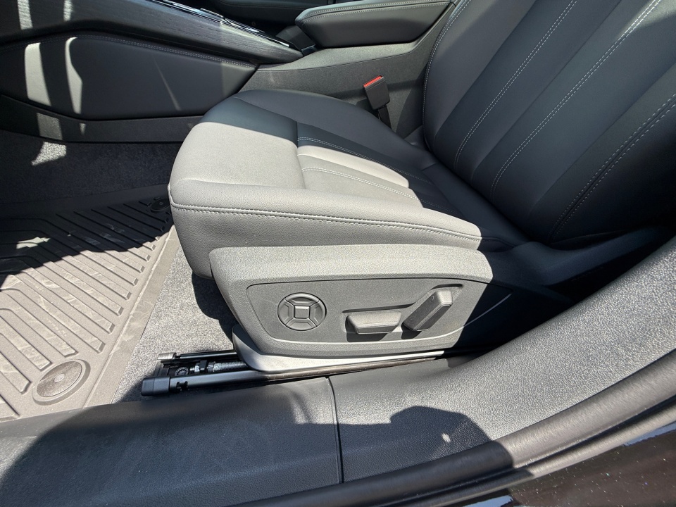Vehicle image 26 of 35