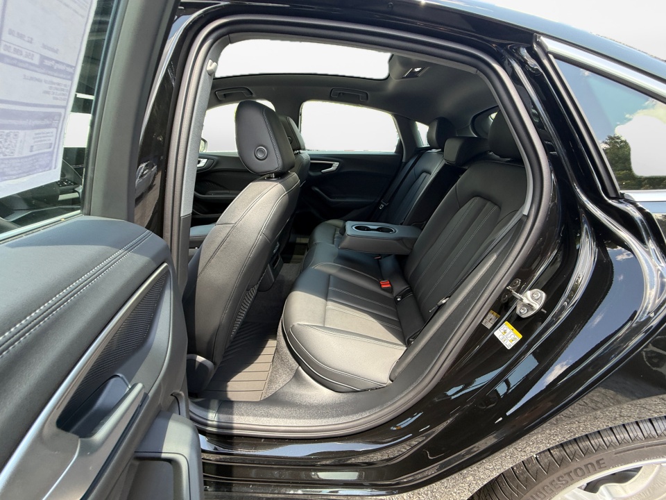 Vehicle image 18 of 35