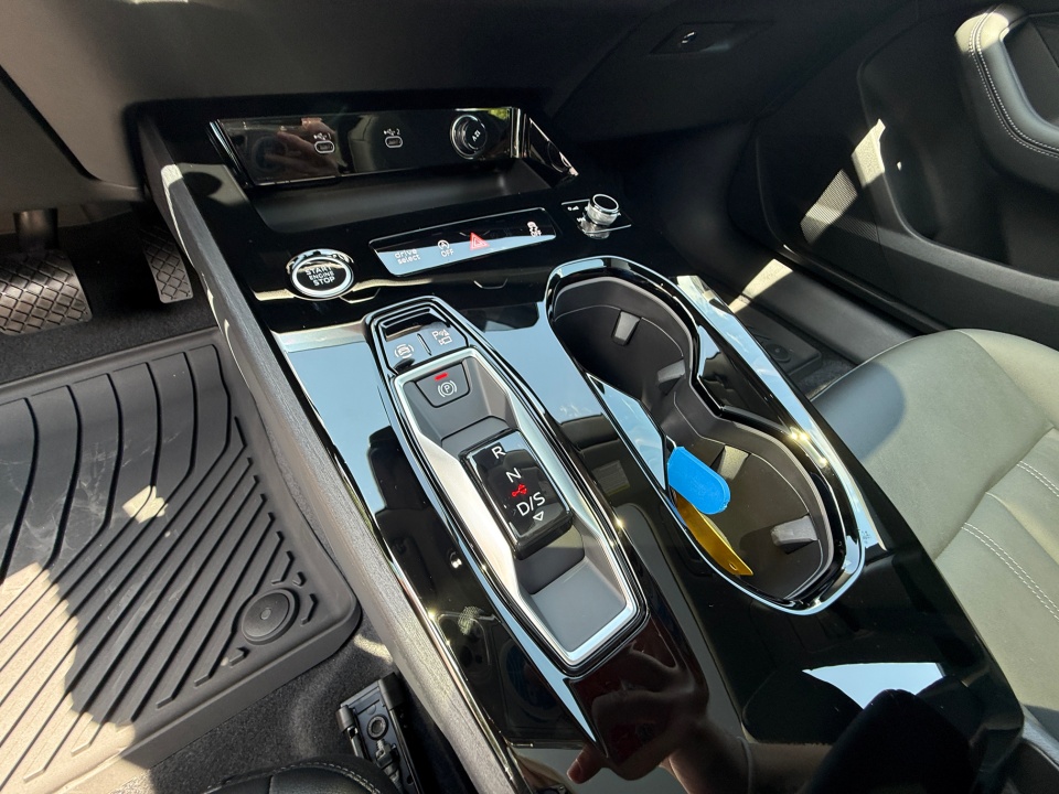 Vehicle image 23 of 35