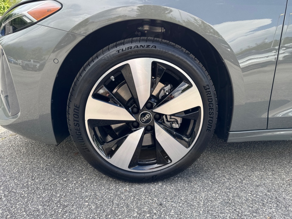 Vehicle image 27 of 35