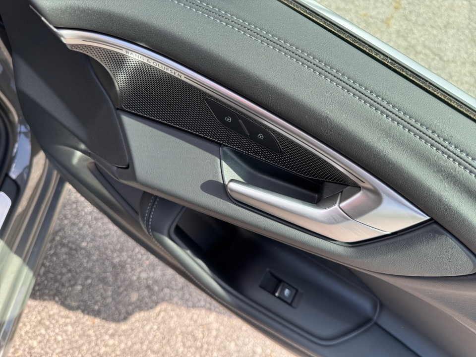 Vehicle image 31 of 35