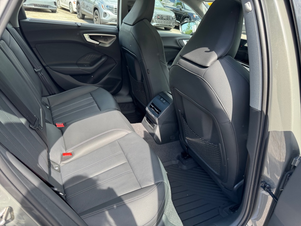Vehicle image 29 of 35
