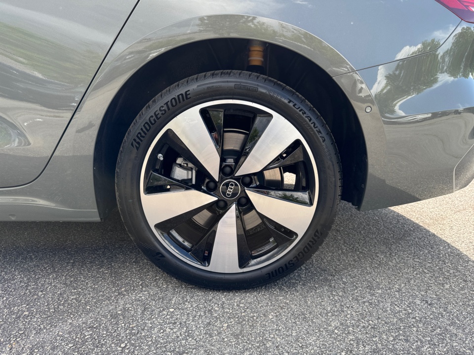 Vehicle image 22 of 35
