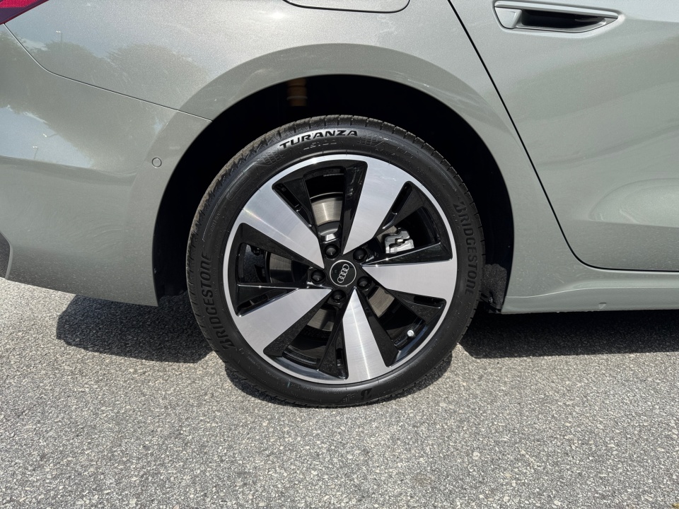 Vehicle image 23 of 35