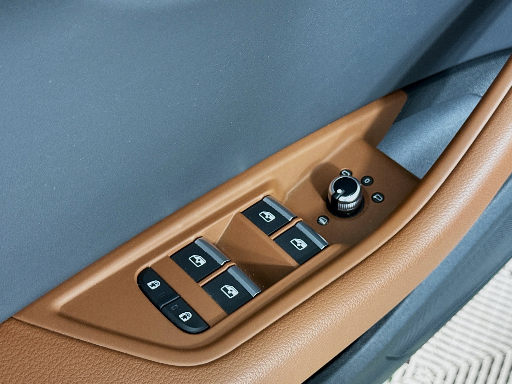Vehicle image 26 of 31