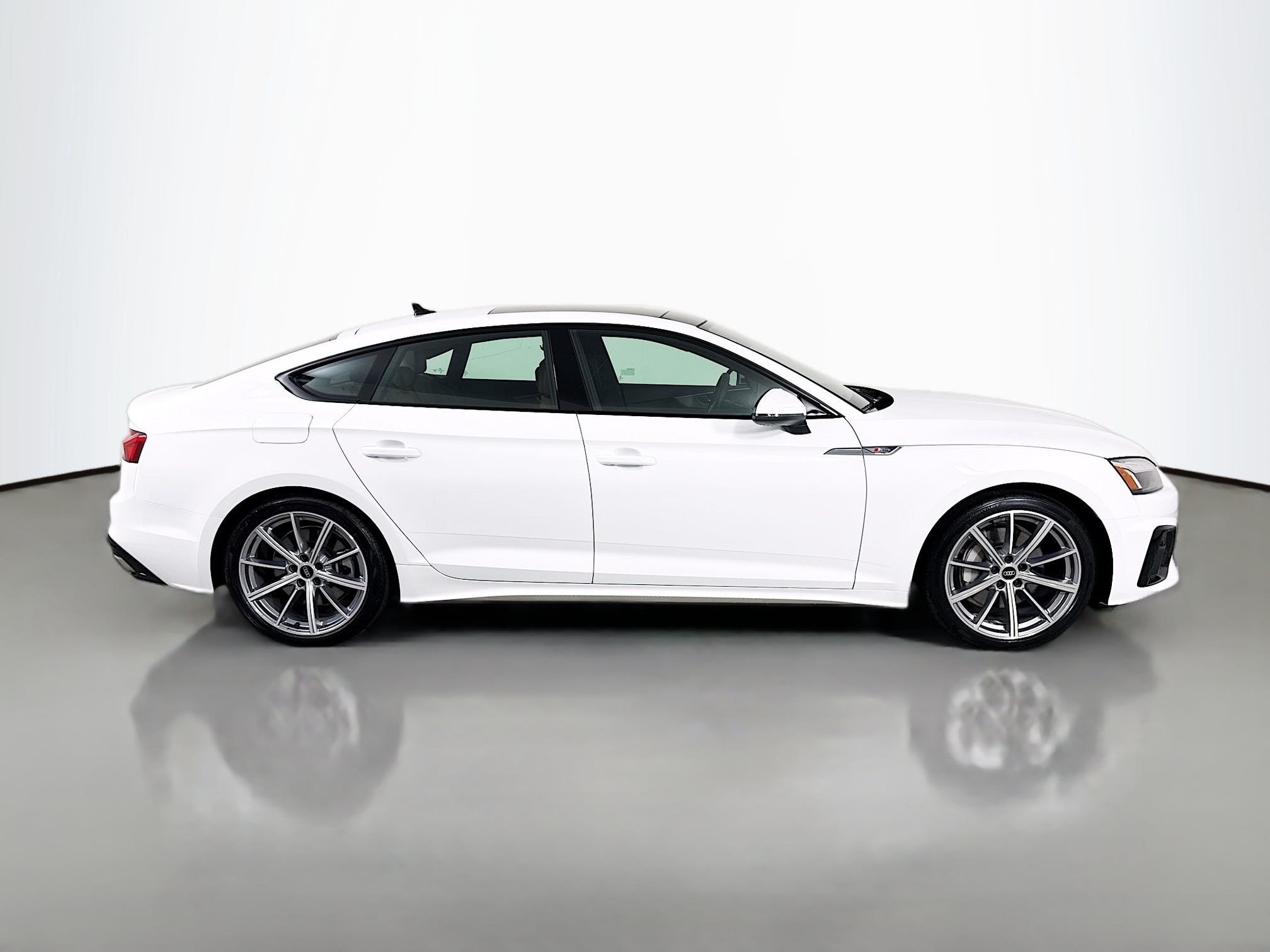 Vehicle image 4 of 31