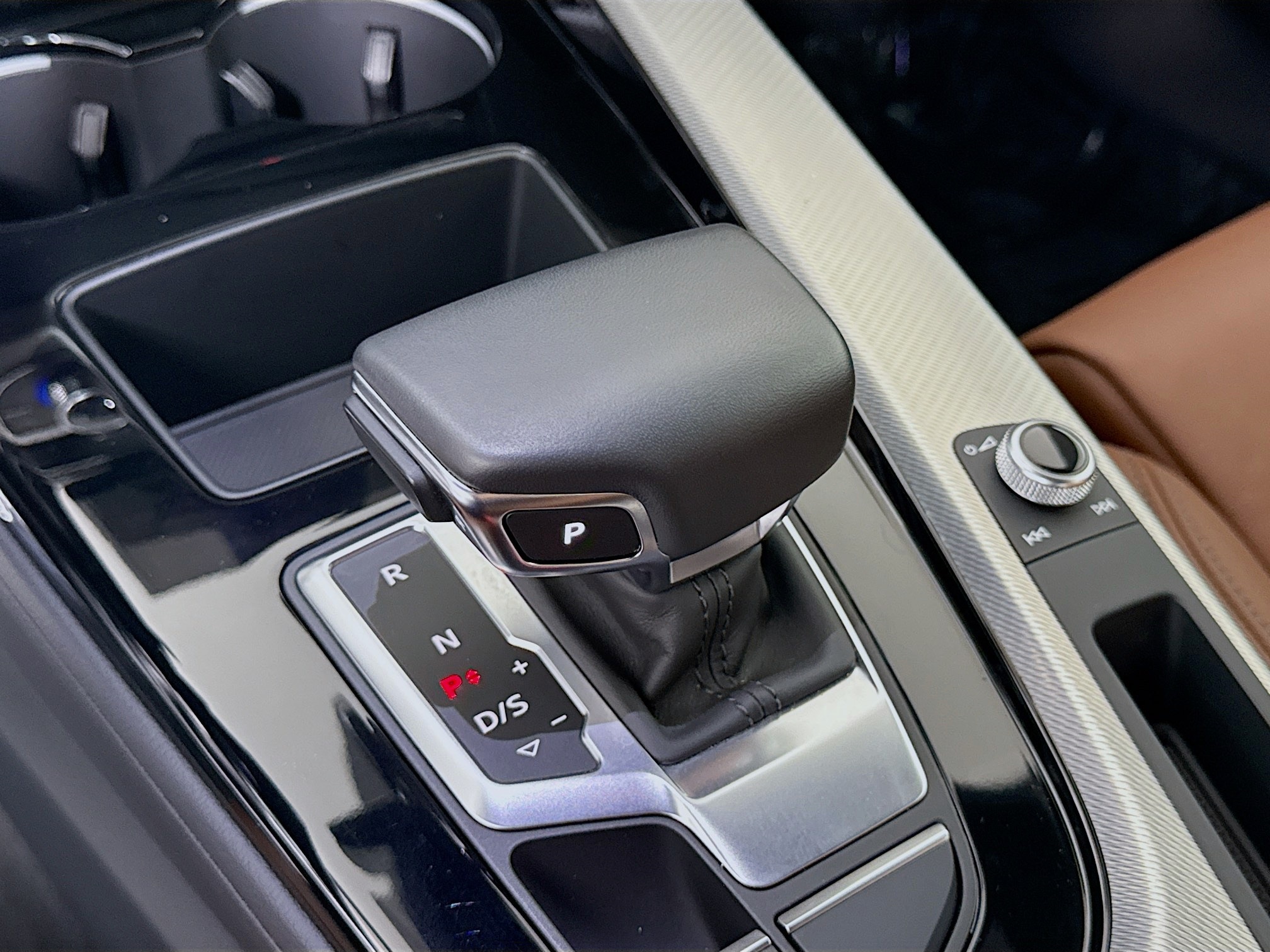 Vehicle image 24 of 31
