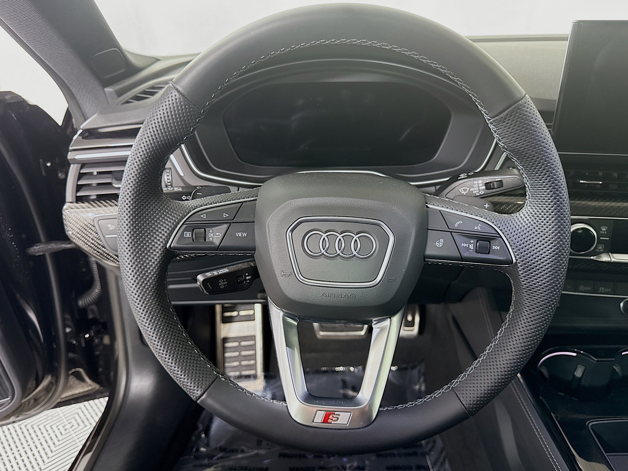 Vehicle image 15 of 33