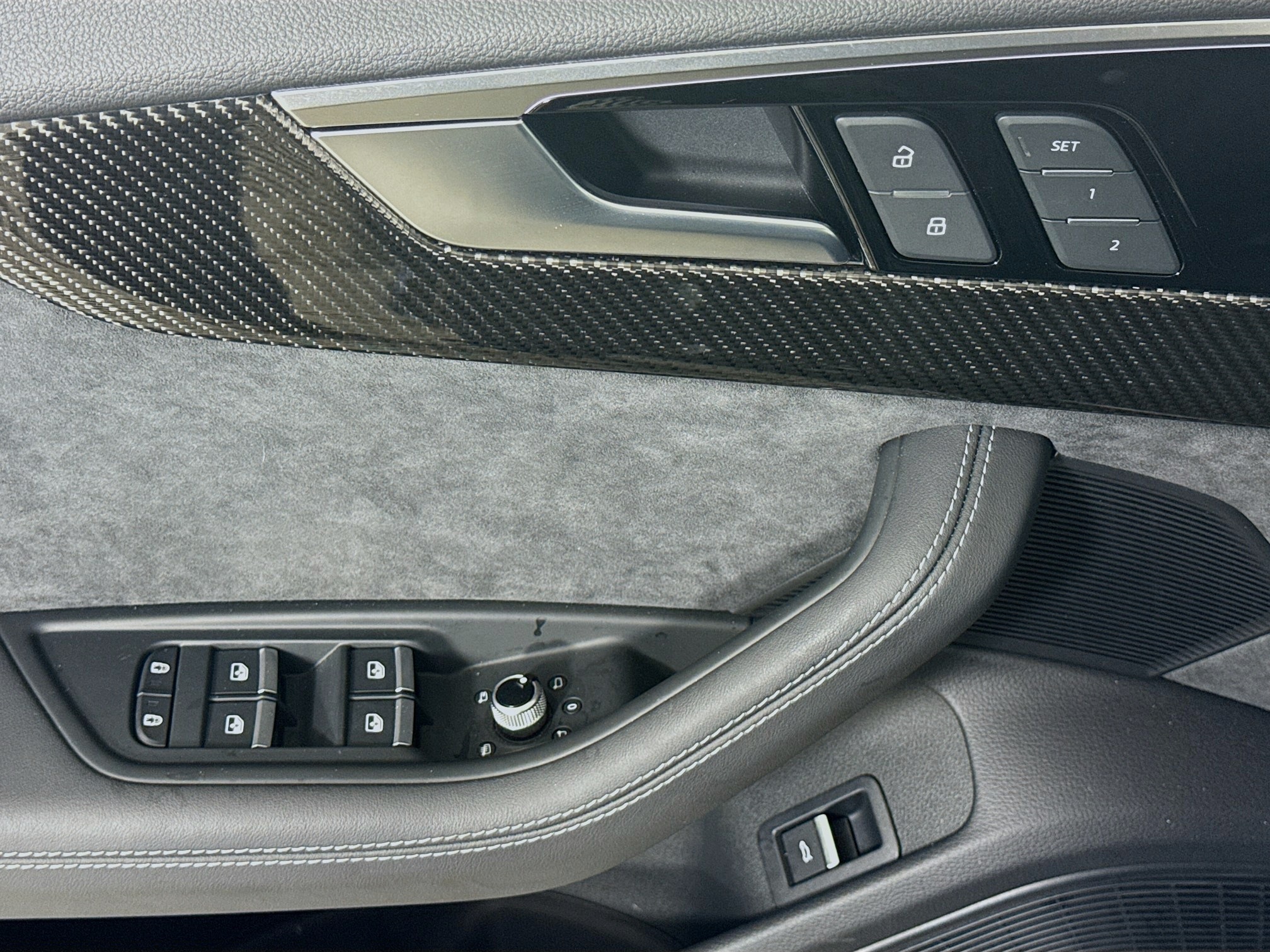 Vehicle image 11 of 33