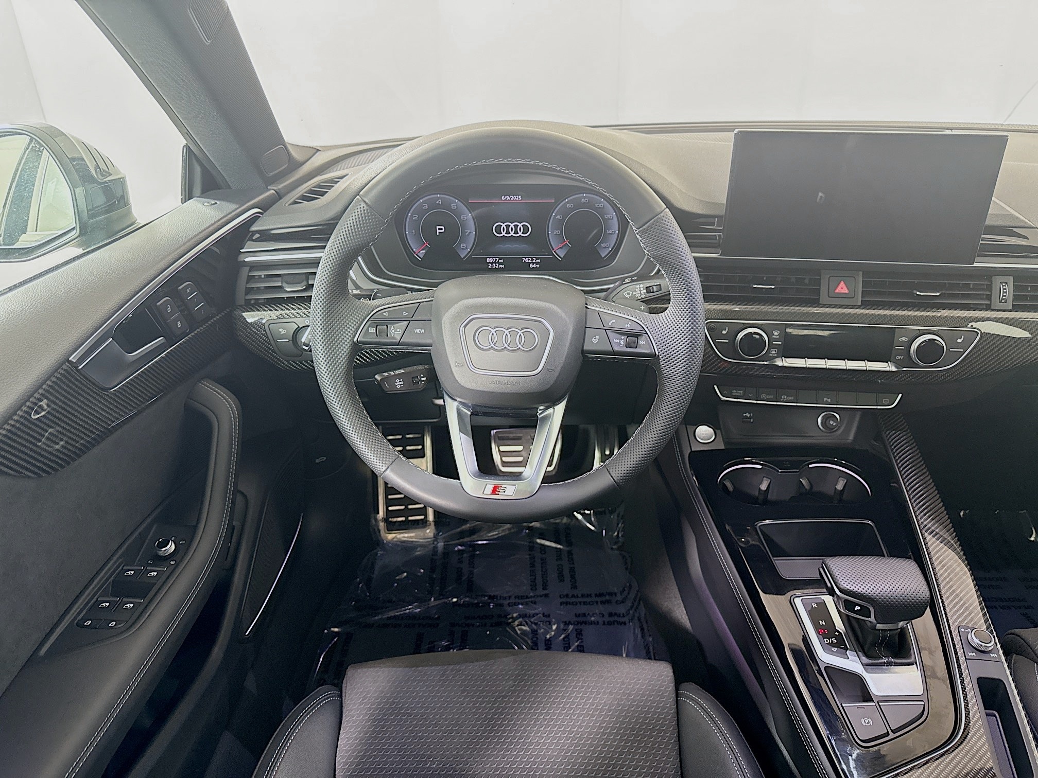 Vehicle image 23 of 33