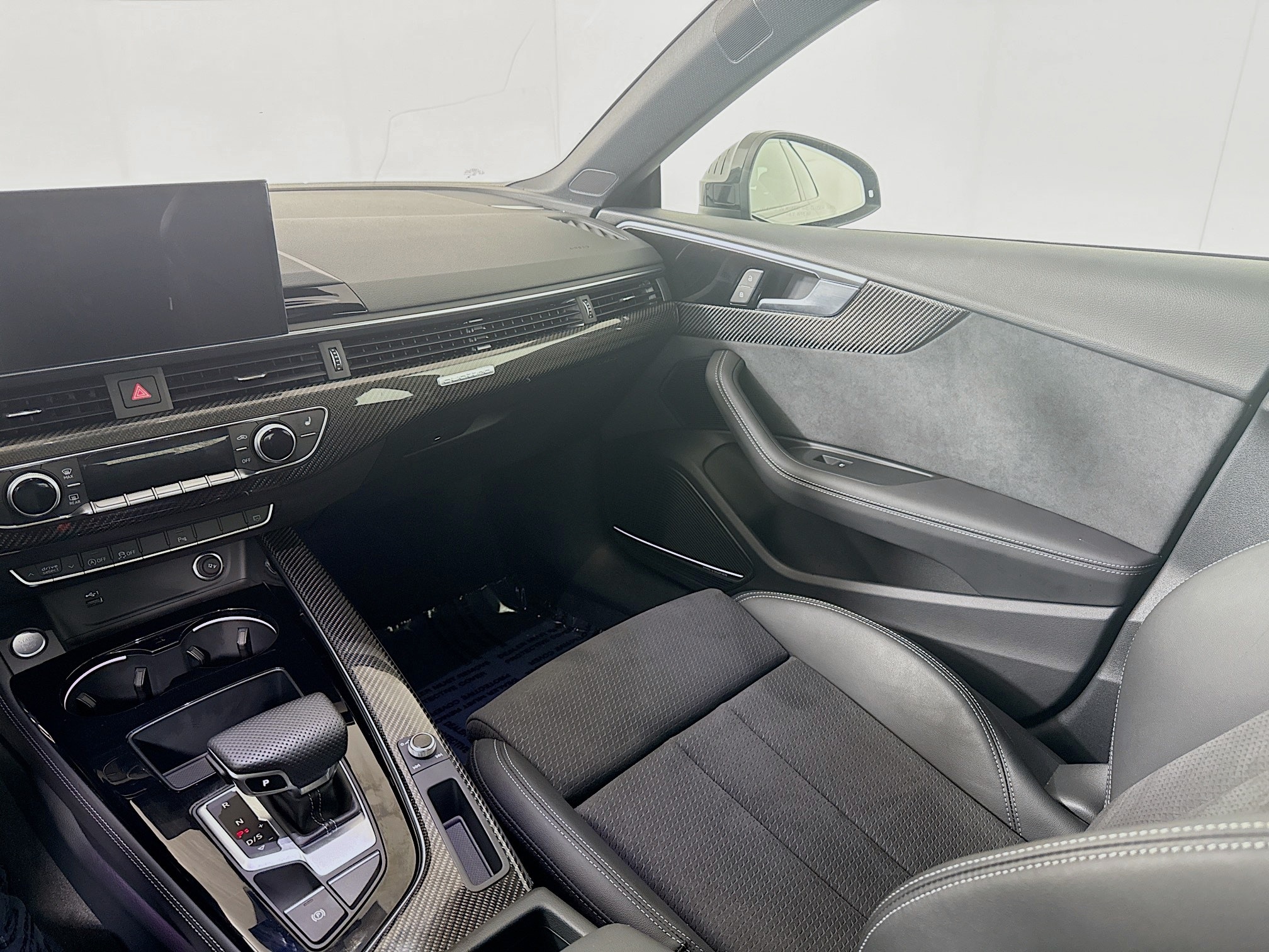 Vehicle image 24 of 33