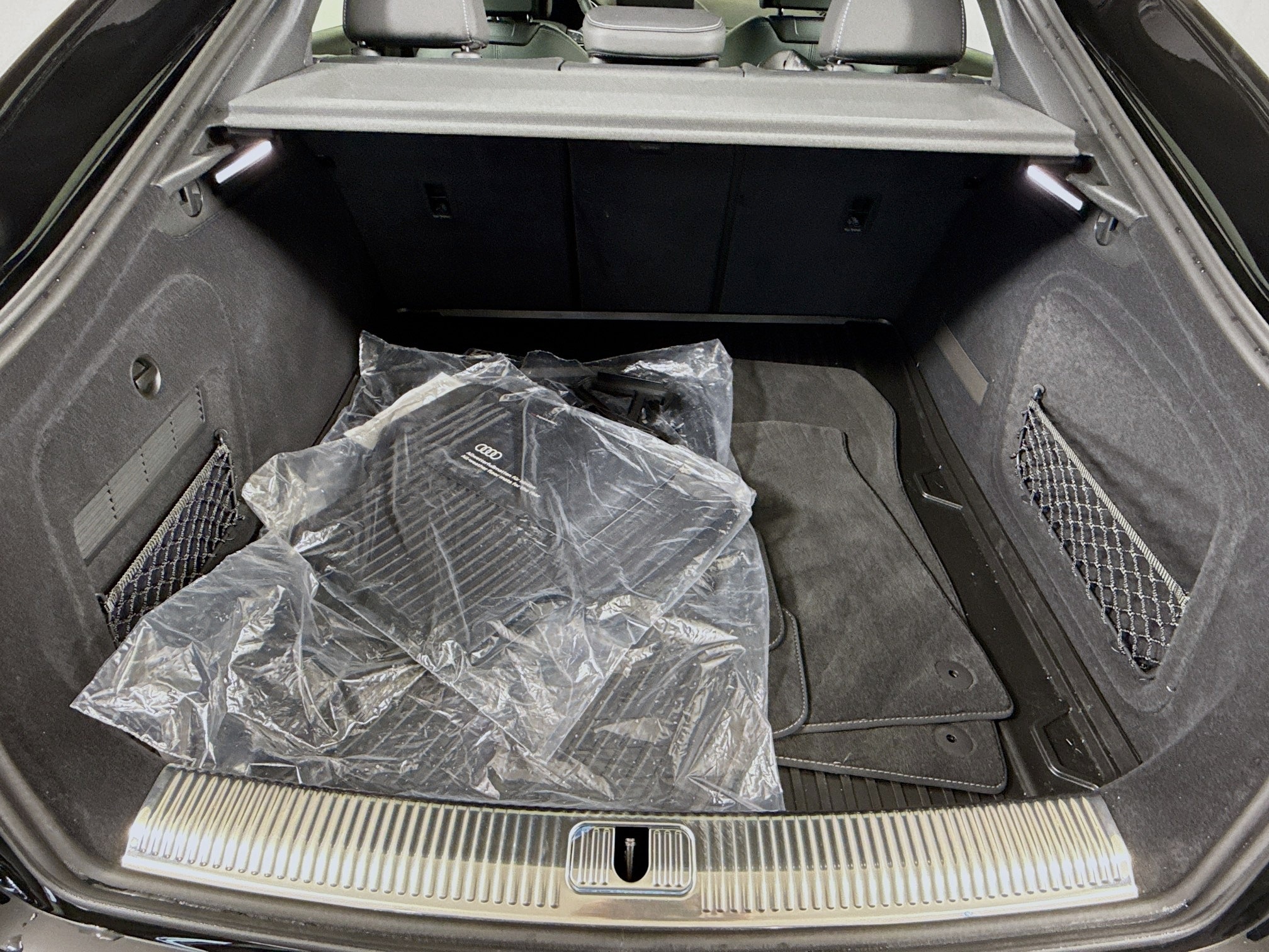 Vehicle image 26 of 33