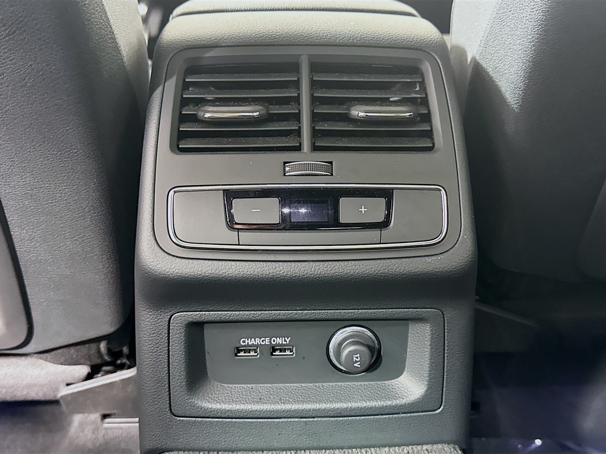 Vehicle image 25 of 33