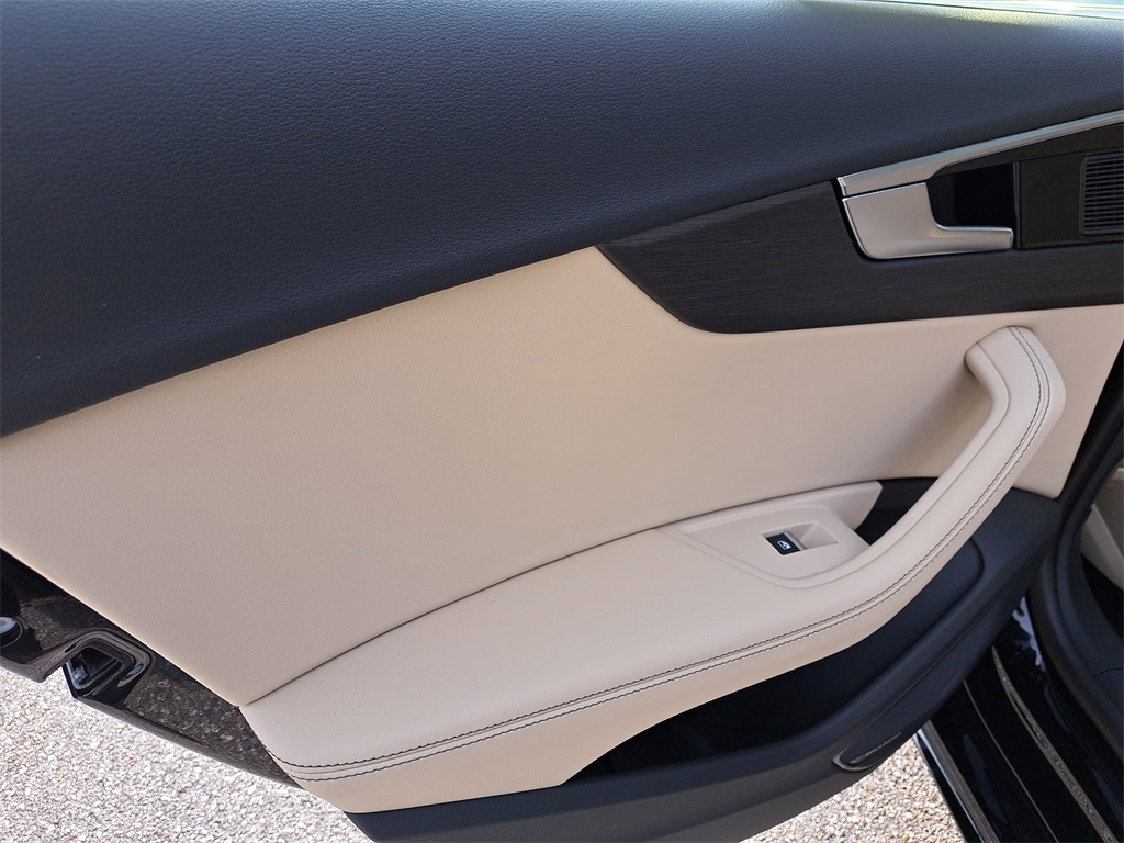 Vehicle image 10 of 31