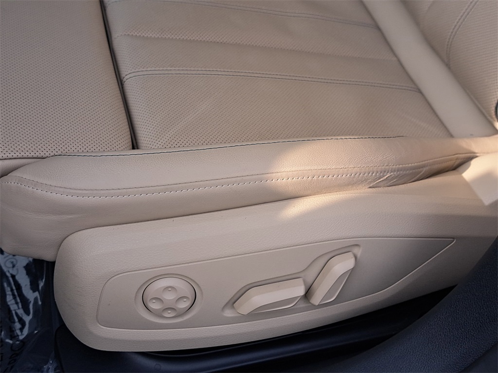 Vehicle image 23 of 31