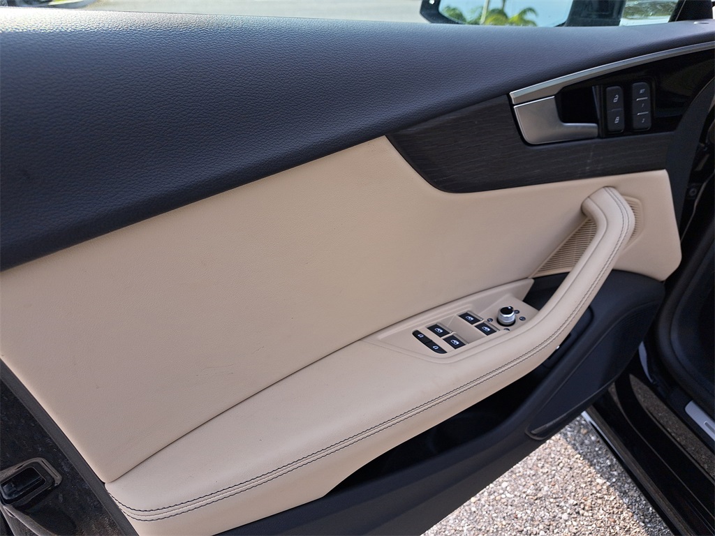Vehicle image 17 of 31