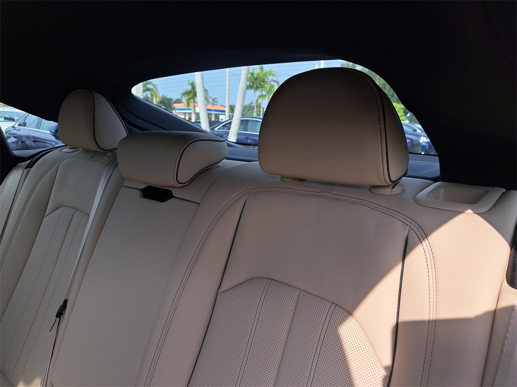 Vehicle image 11 of 31