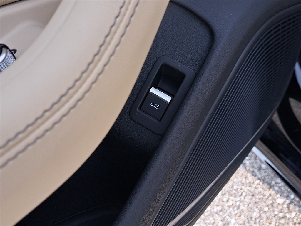 Vehicle image 18 of 31