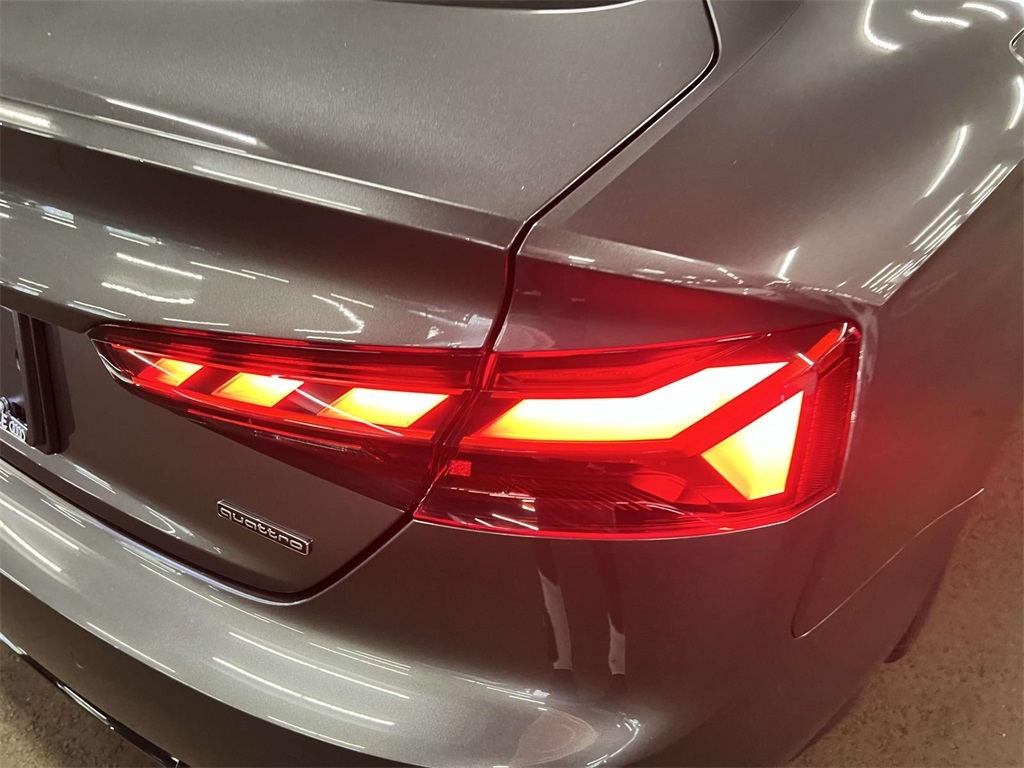 Vehicle image 24 of 31