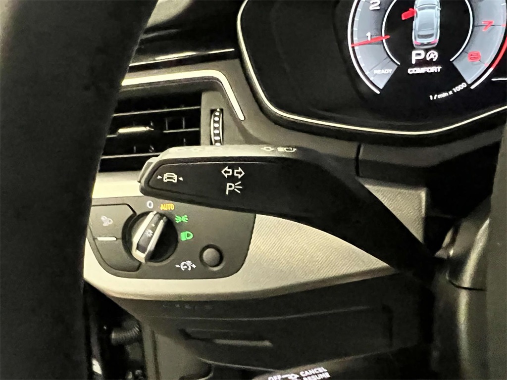 Vehicle image 22 of 31
