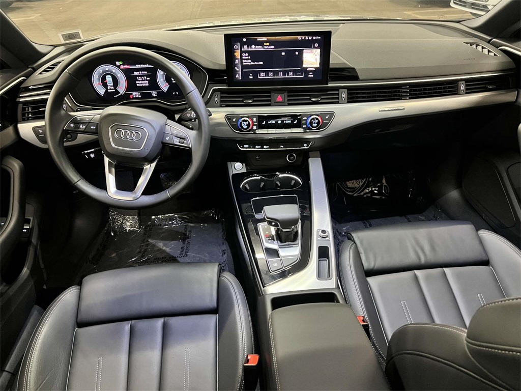 Vehicle image 10 of 31