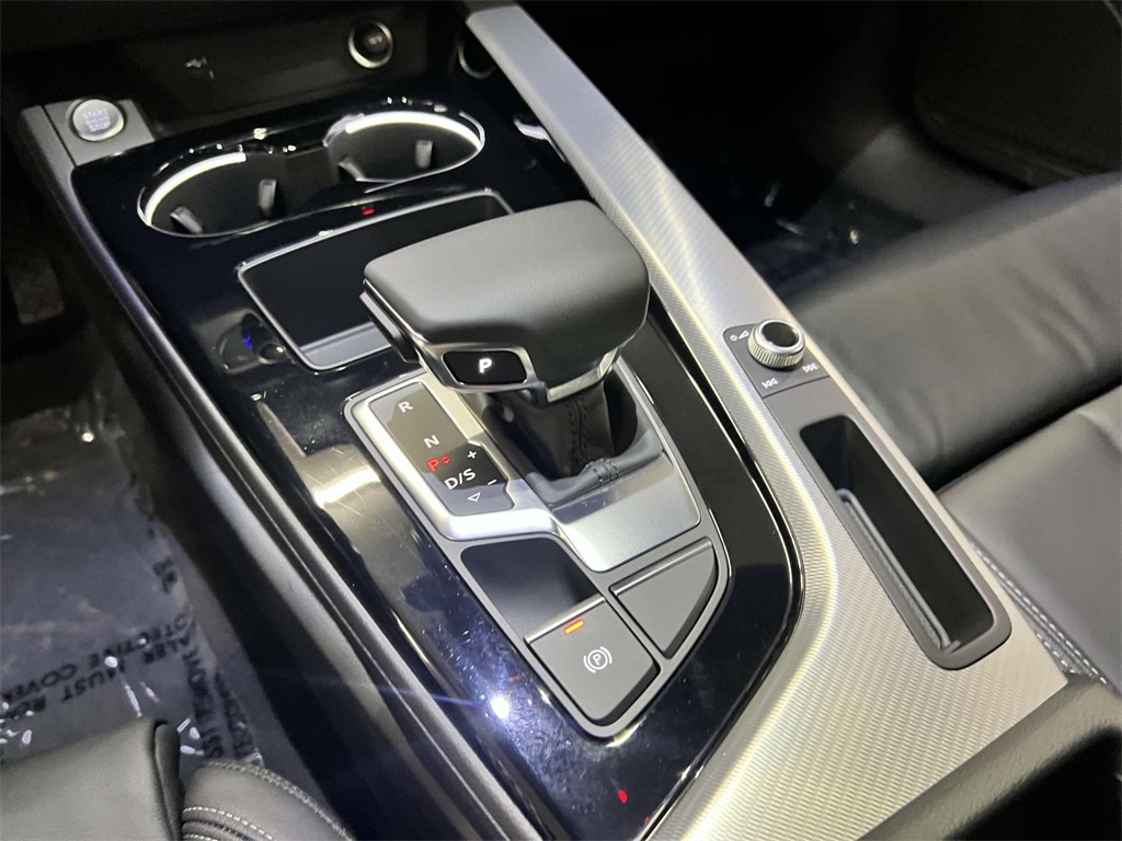 Vehicle image 16 of 31