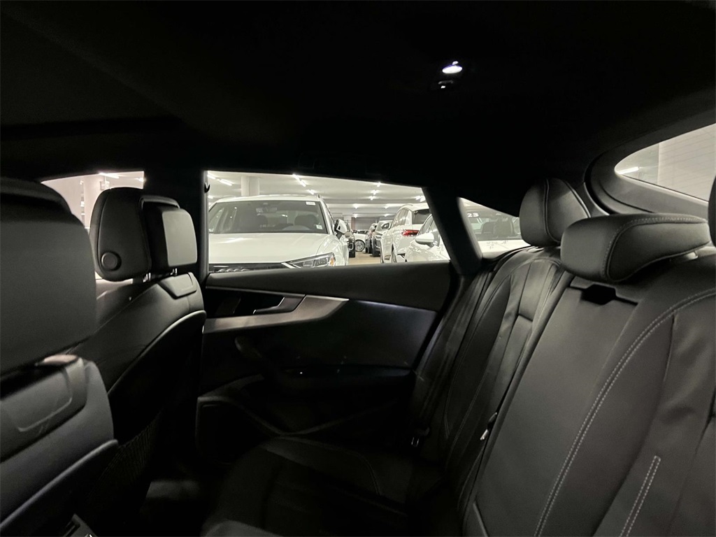 Vehicle image 9 of 31