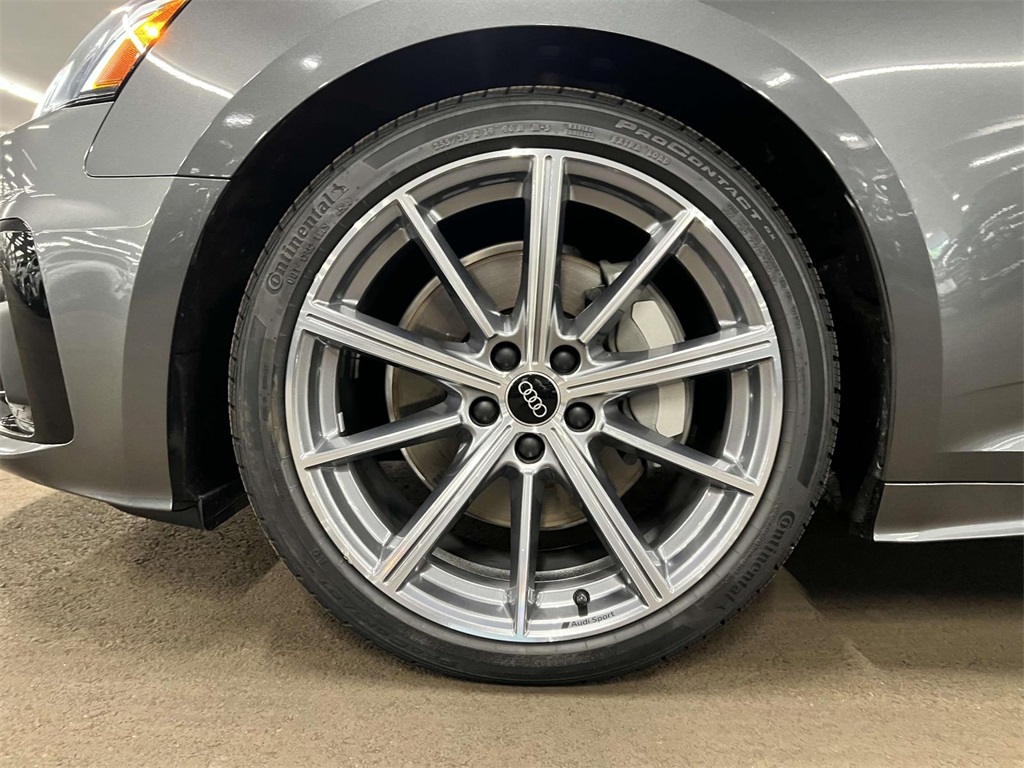 Vehicle image 8 of 31