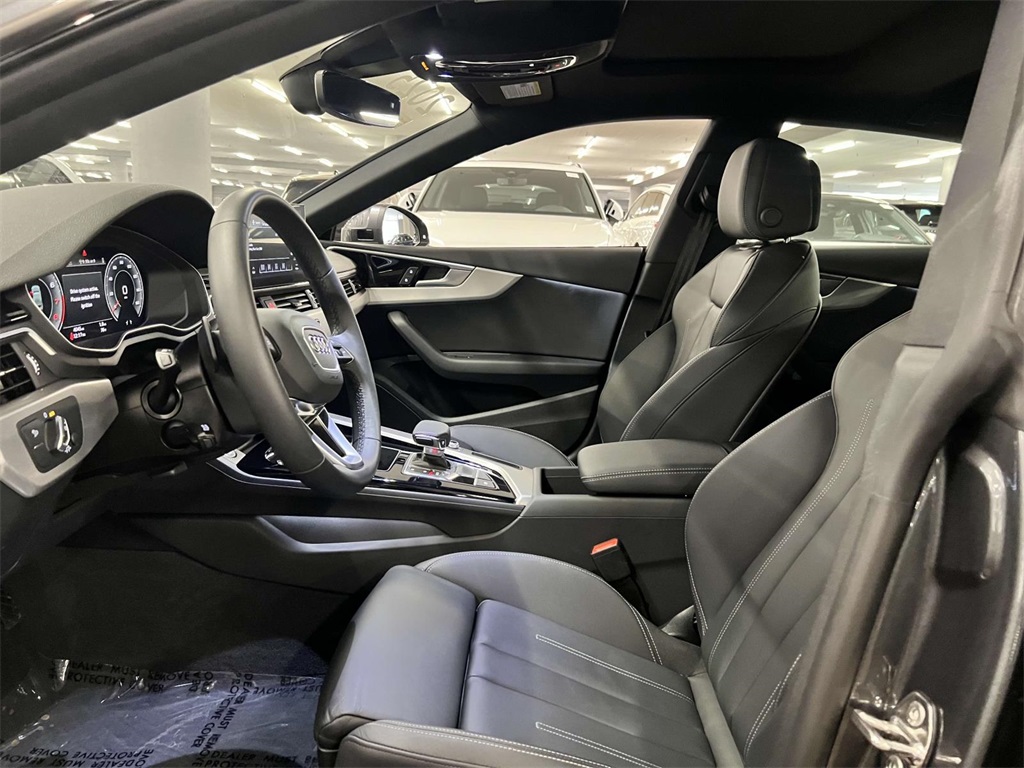 Vehicle image 25 of 31
