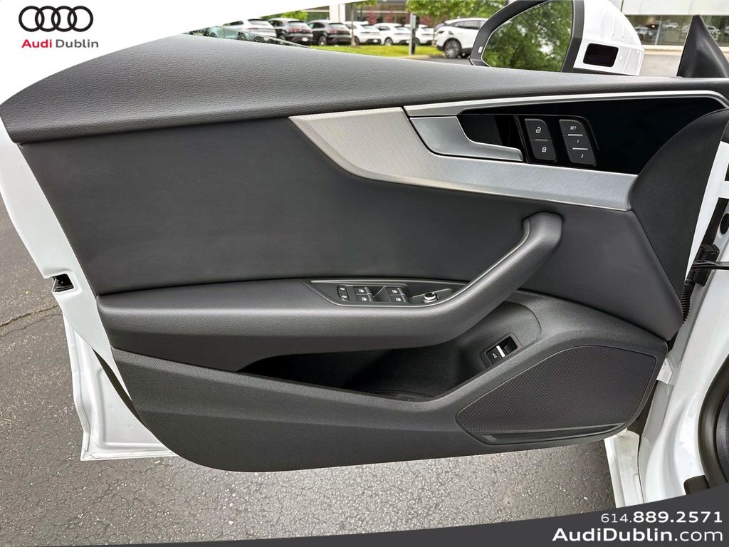 Vehicle image 11 of 34