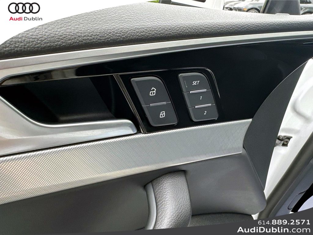 Vehicle image 14 of 34