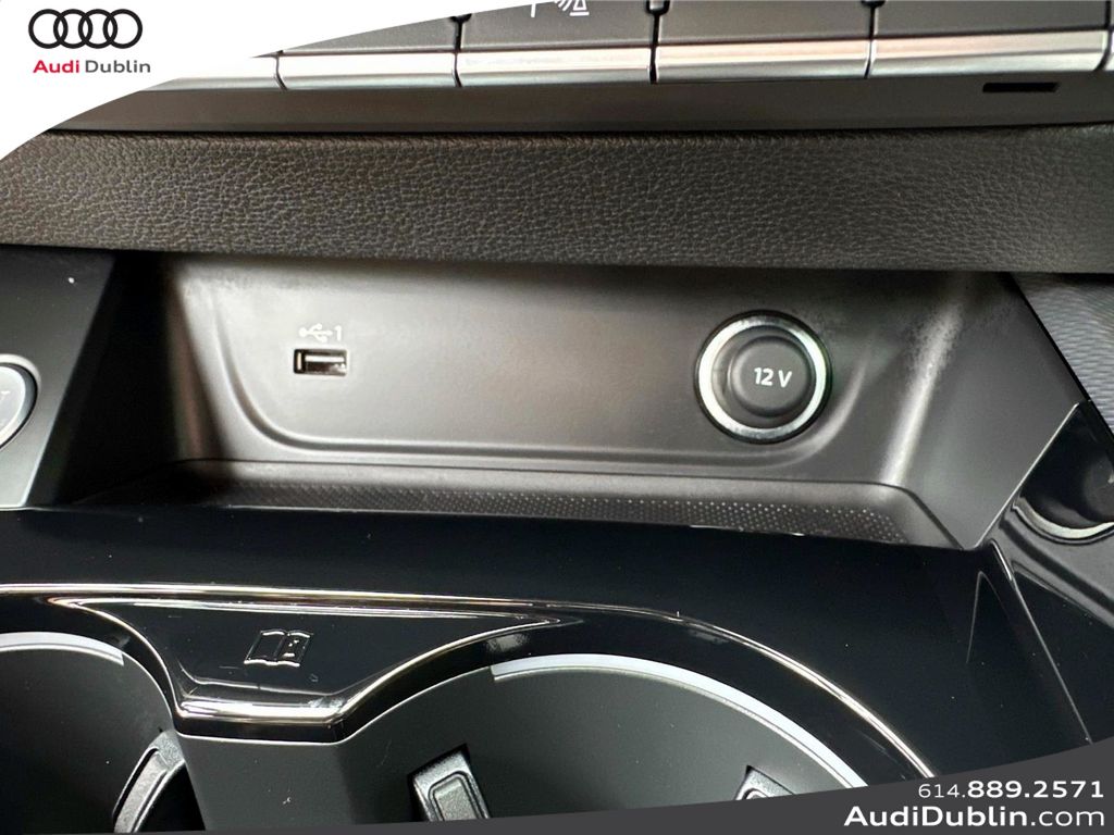 Vehicle image 22 of 34