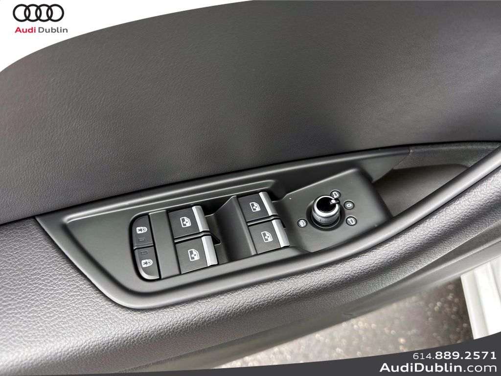 Vehicle image 13 of 34