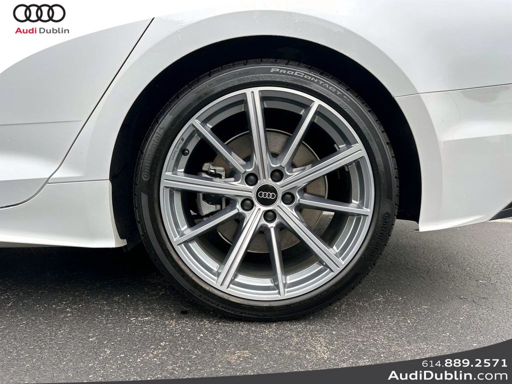 Vehicle image 10 of 34